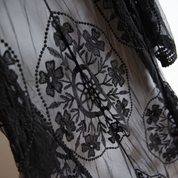 Francesca's Sheer Floral Boho Black Lace Ankle Length Cover Up Kimono - Picture 3 of 10